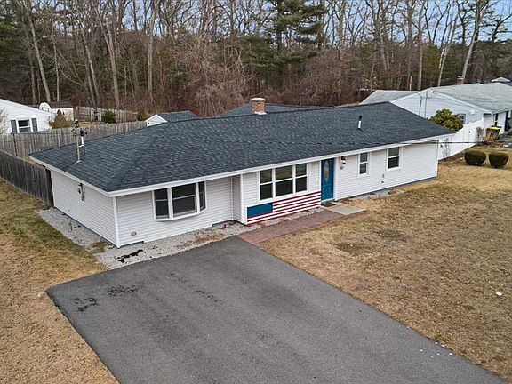 5th image of 110 Lisa Ann Dr