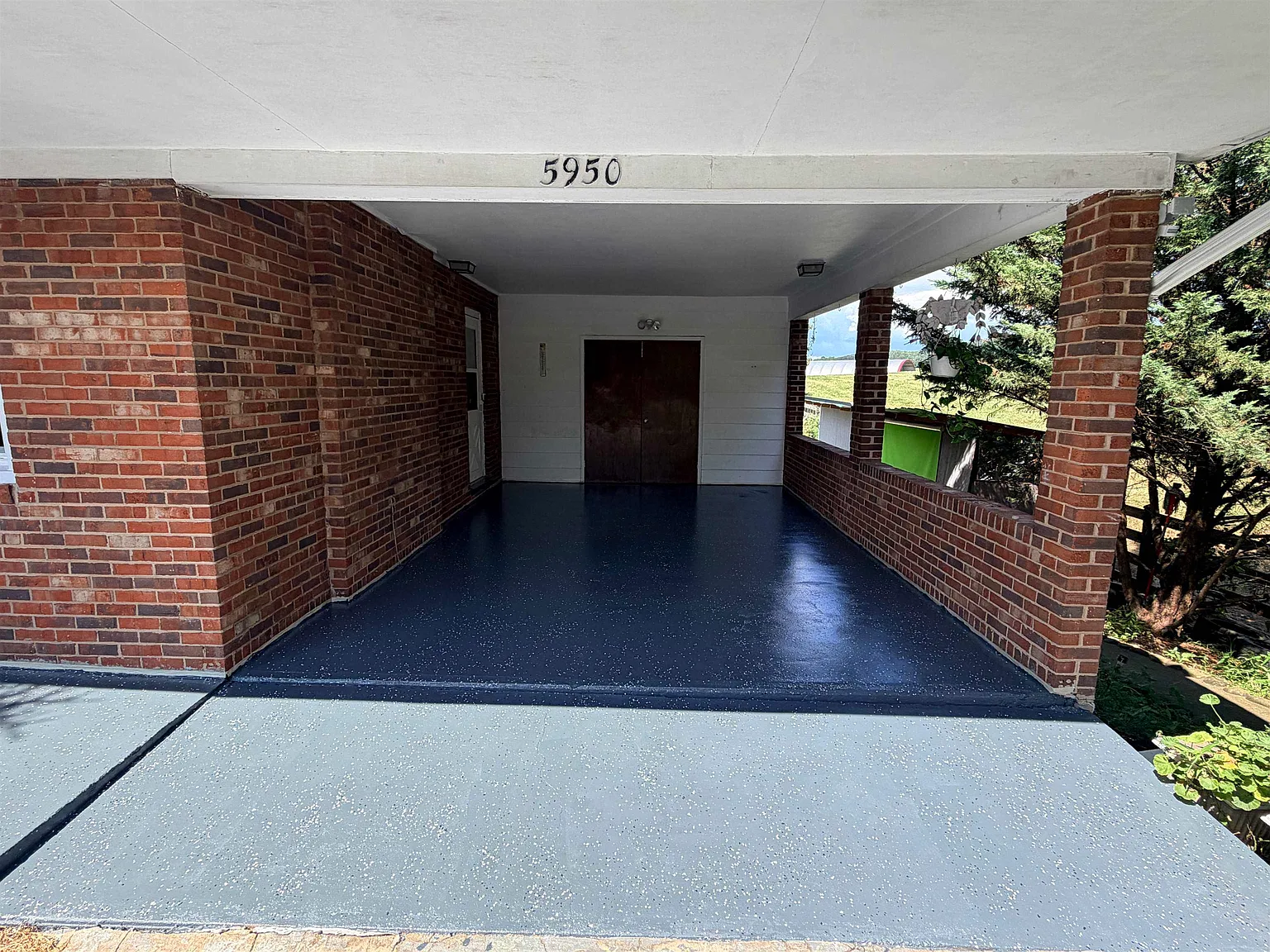 3 bed, 1.0 bath, 1242 sqft, $1,600 — Photo 2