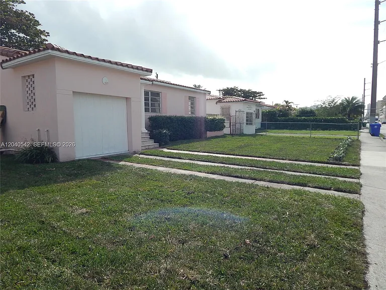 1841 SW 37th Ave — Photo 3