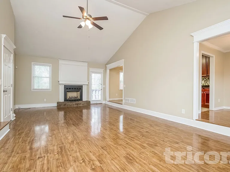 125 Wayside Dr — Photo 2