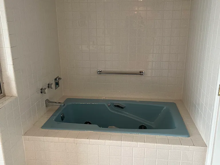 Ensuite soaking tub