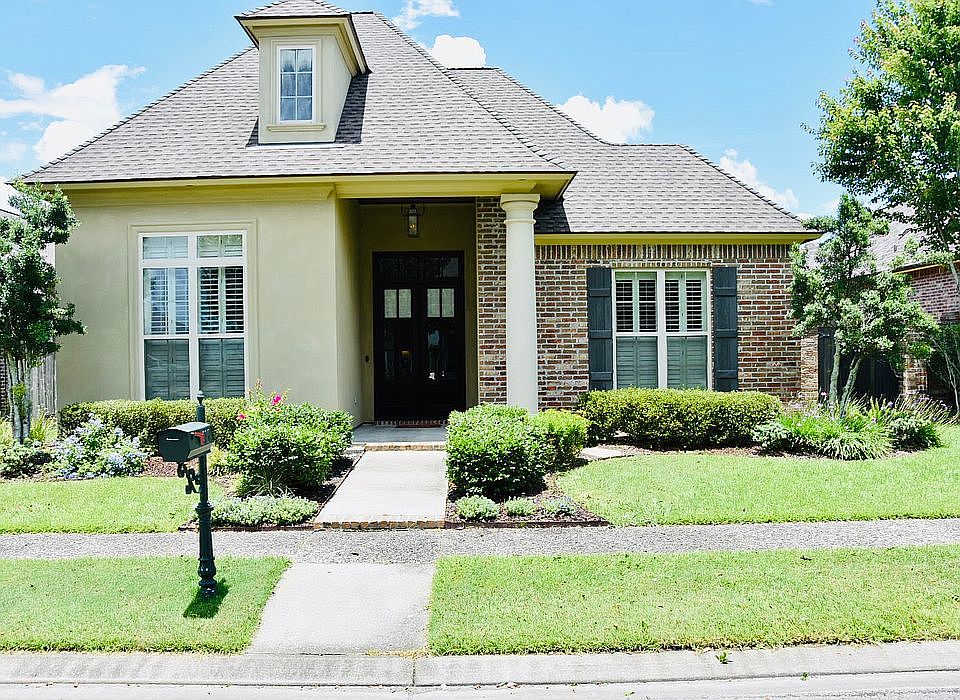 1st image of 215 Gleneagles Cir