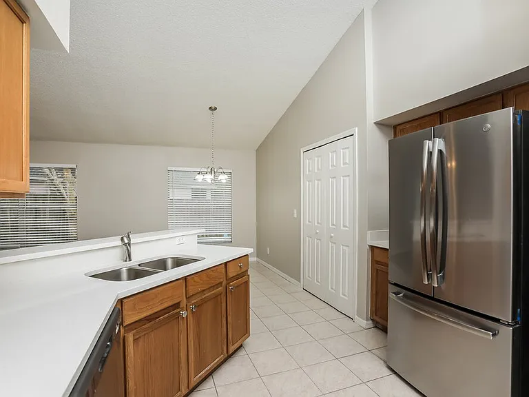 13709 Valleybrooke Ln — Photo 7