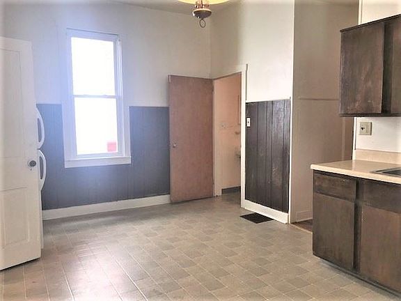 5th image of 16 W Stiegel St #A