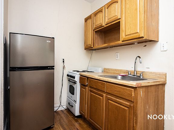 3rd image of 552 Lincoln Pl #1F
