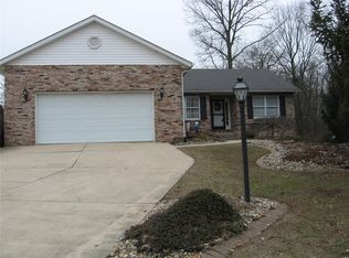 1905 Summerfield Ln, Godfrey, IL 62035