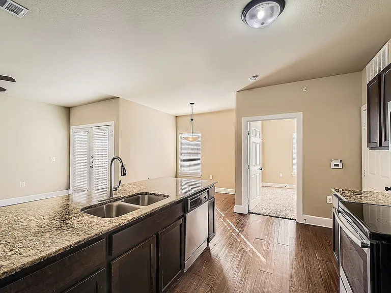 1555 Nottingham Drive - Web Quality - 007 - 09 Kitchen