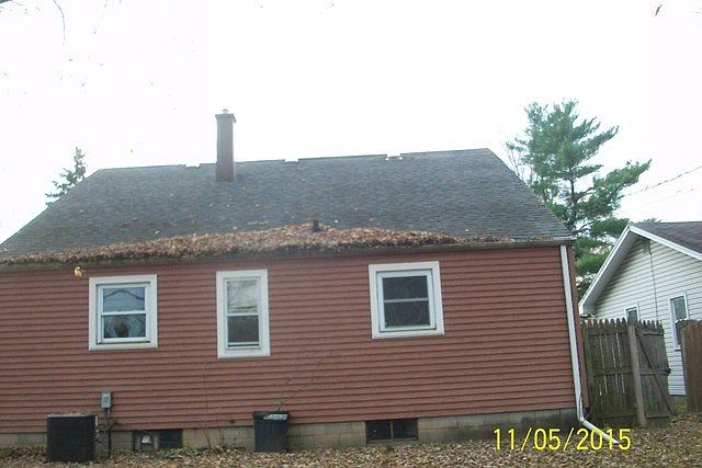 2nd image of 939 W Walnut St