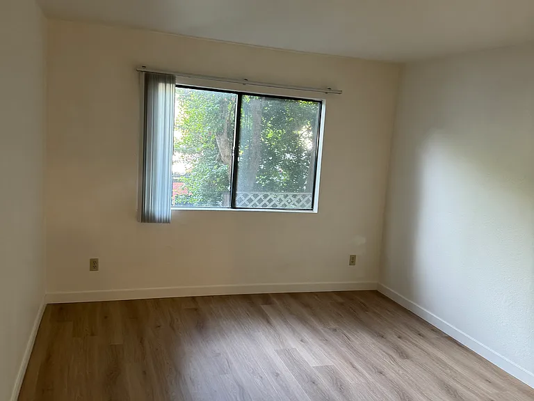 10910 Morrison St — Photo 11