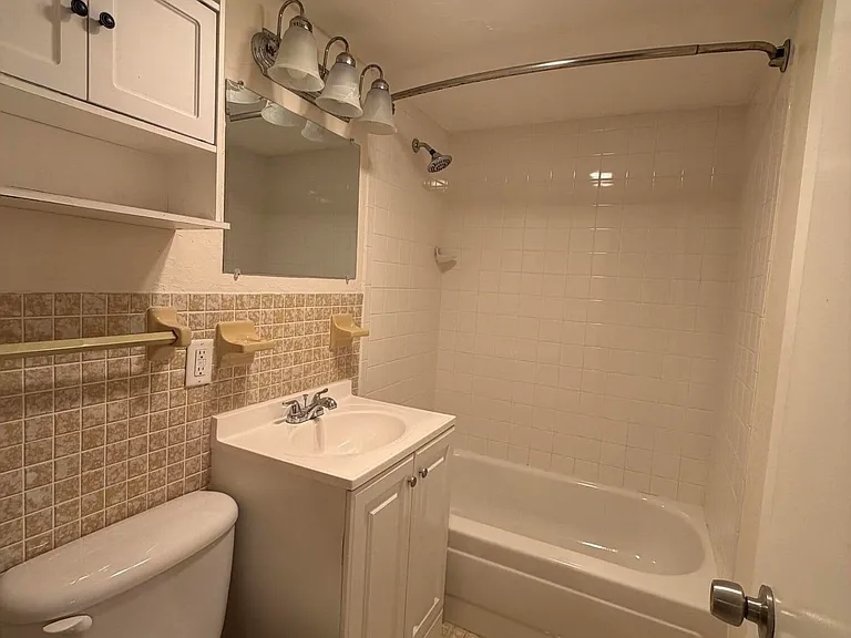 917 NE 16th Ave #1 — Photo 17