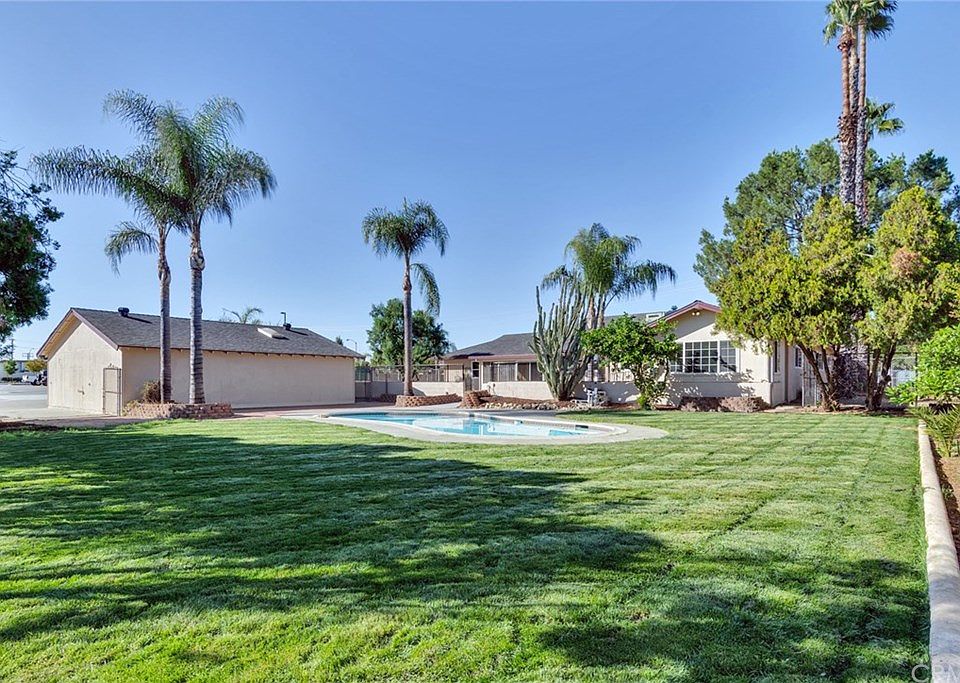 1st image of 24611 Cactus Ave