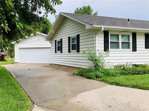 4th image of 3304 N 35th Pl