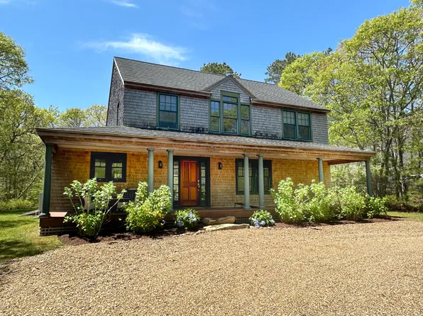 96 Pond View Dr, Oak Bluffs, MA 02557