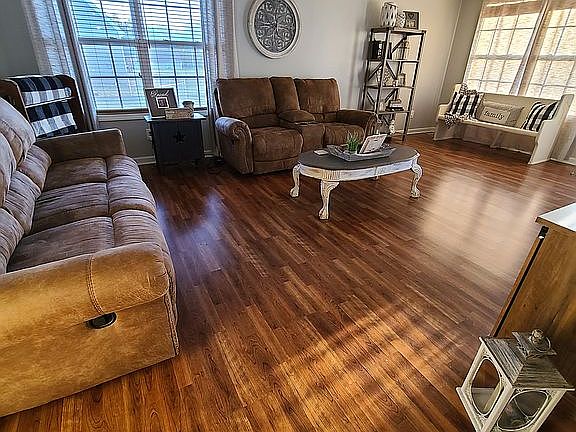 3rd image of 147 Melrose Ln