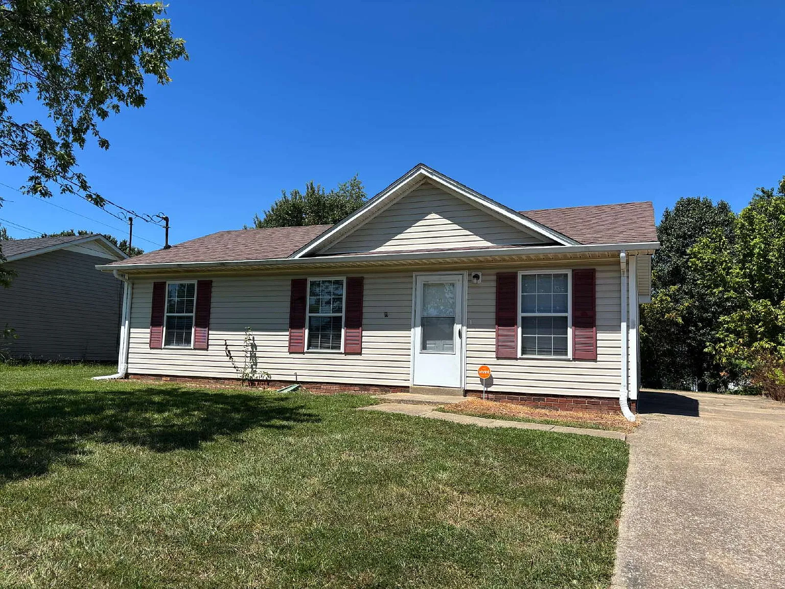 3 bed, 1.0 bath, 987 sqft, $1,095 — Photo 1