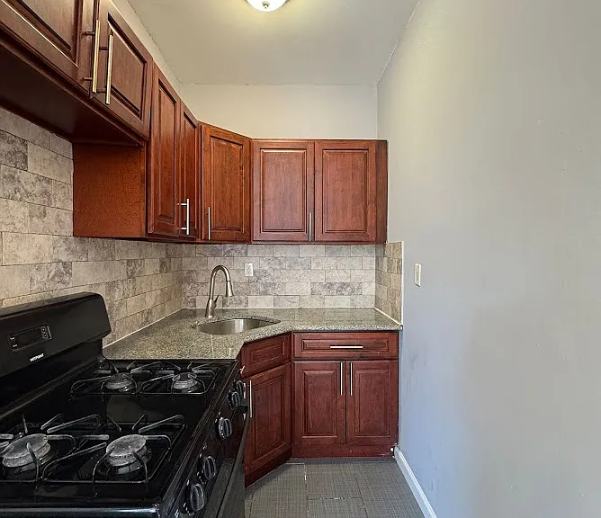 89 Columbia Ave #3D — Photo 5