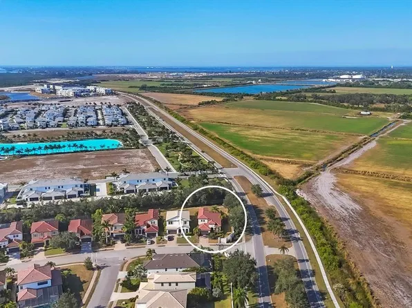 6104 Champions Row St, Bradenton, FL 34210