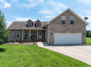 4406 Royal Oaks Dr, Lincolnton, NC 28092