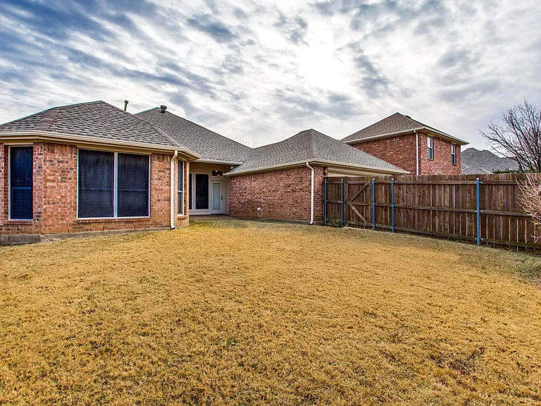 6415 Day Spring Dr — Photo 35