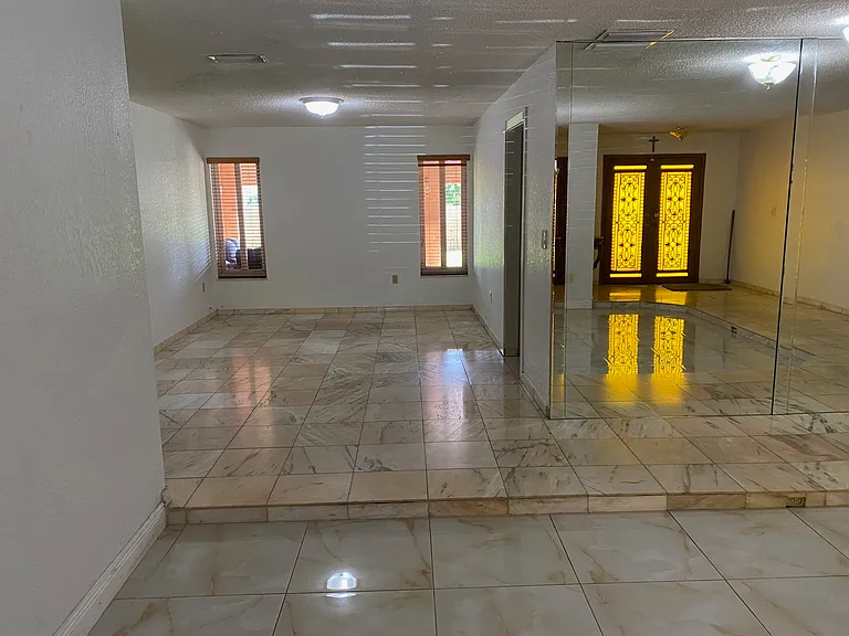 1907 SW 131 Place Ct — Photo 3