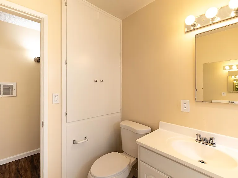 Sleepy Hollow Apartments — Photo 36