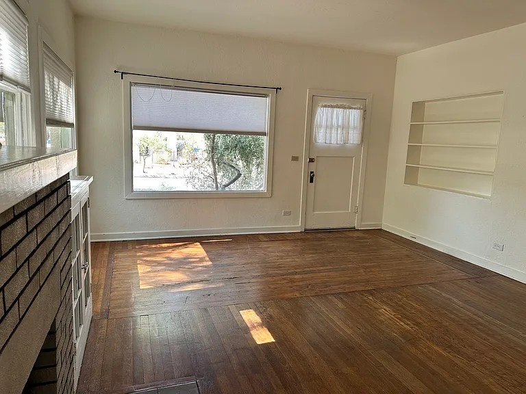 631 E Helen St — Photo 8