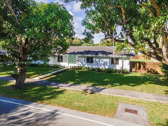 3rd image of 8125 SW 152nd St