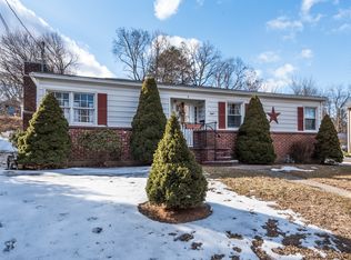8 Mountainville Ave, Danbury, CT 06810