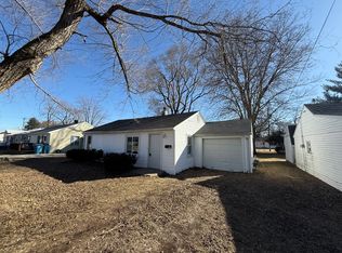 745 E Oak St, Watseka, IL 60970