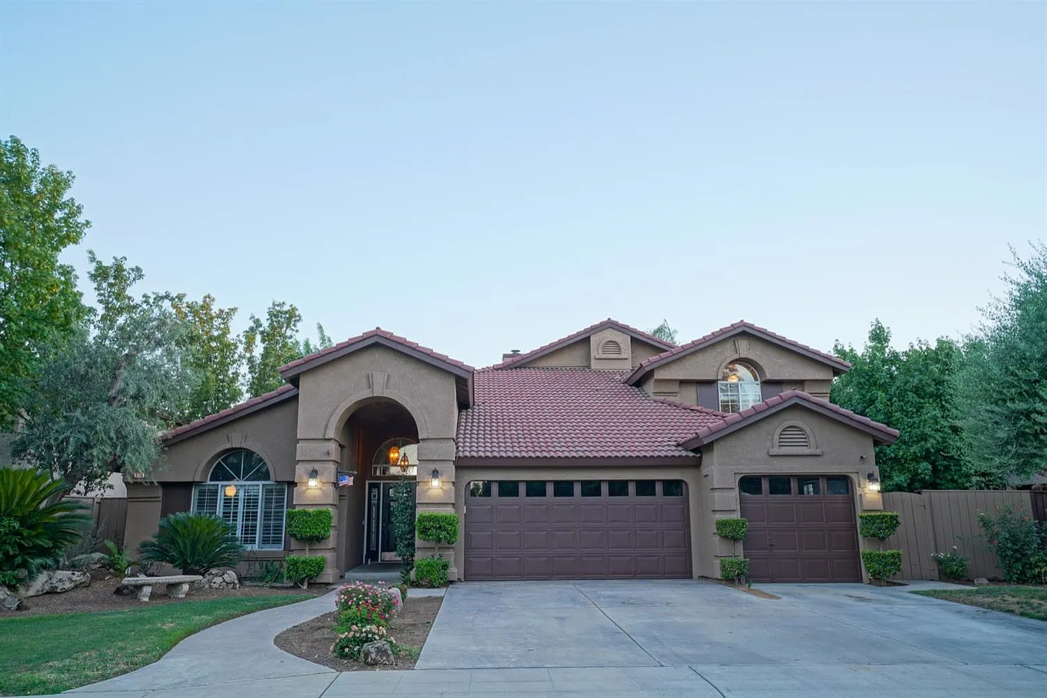 2448 Sussex Way photo 1