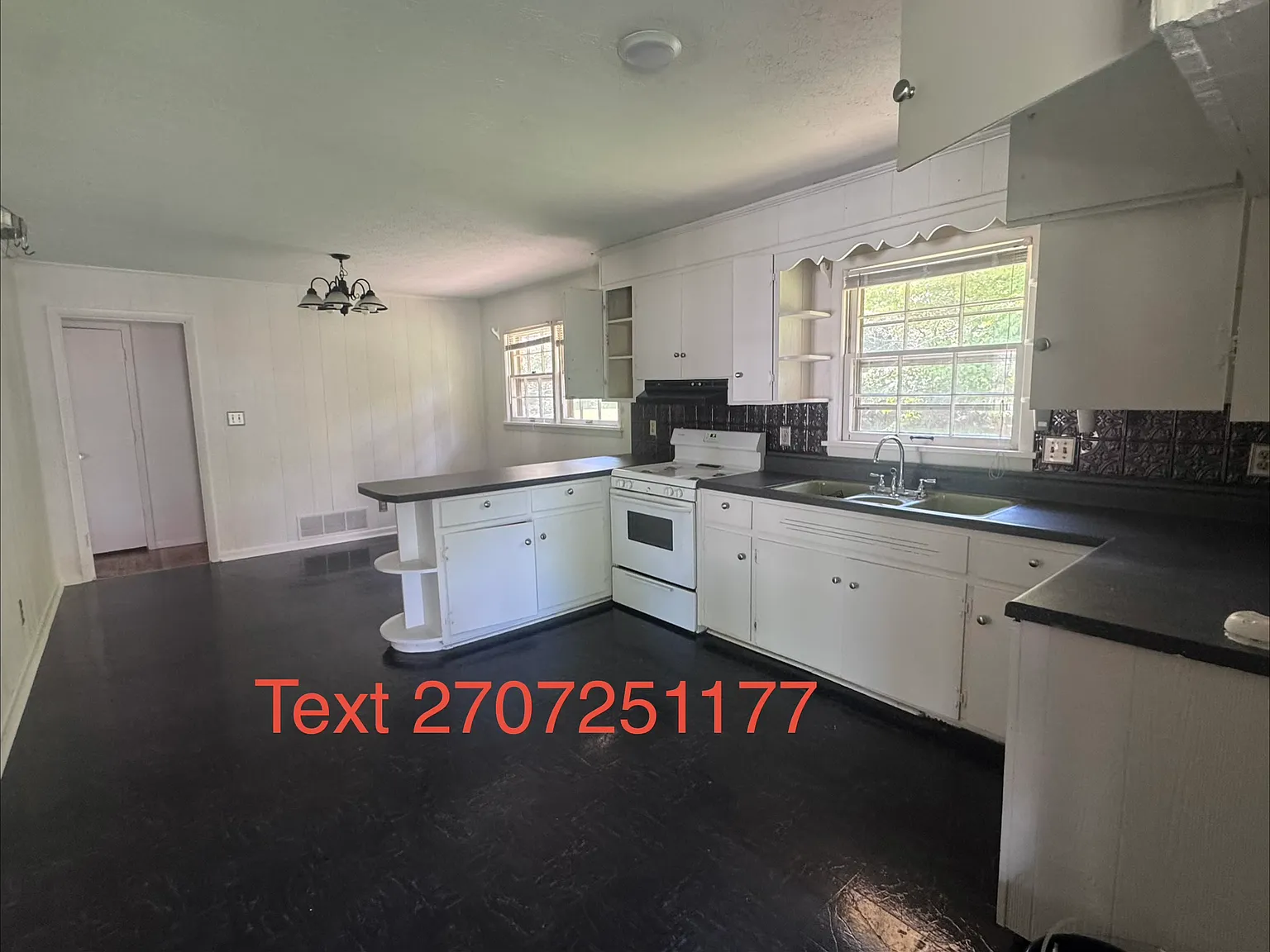 921 Sunset Ln — Photo 2