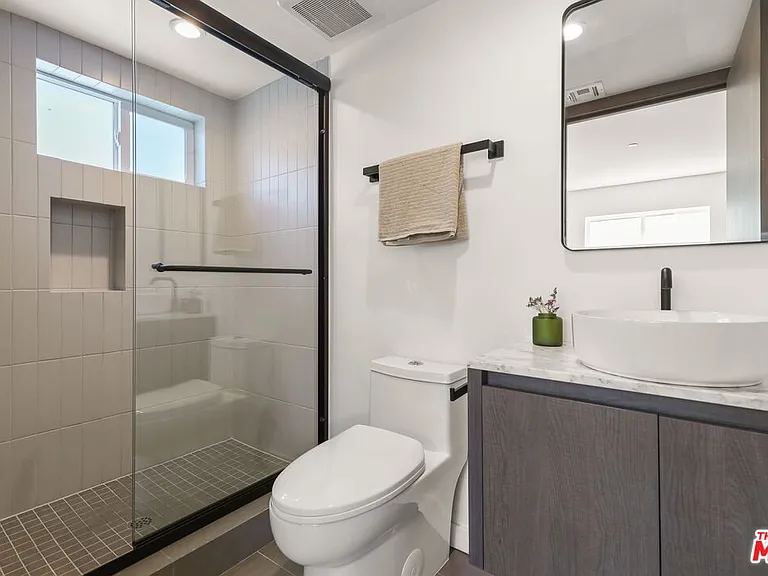 623 N Mariposa Ave — Photo 20