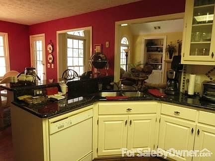 Dining Room
						:
						Dining Room