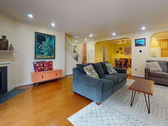 5th image of 1635 S Hayes St APT A