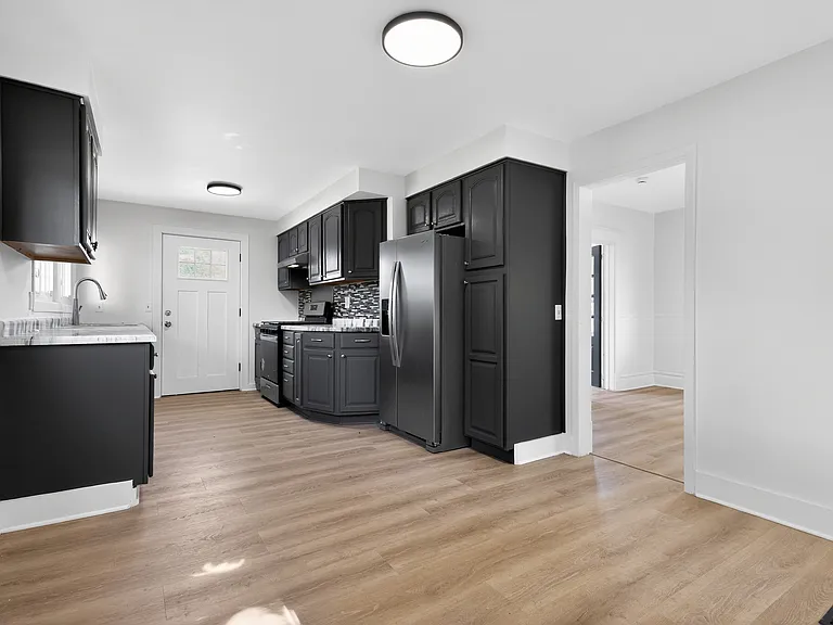 408 E Geneva St — Photo 11