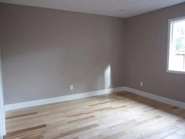 4 bedroom 2 bath house in Holbrook Heights- Concord — Photo 7