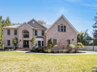 48 Coopers Ln, River Vale, NJ 07675