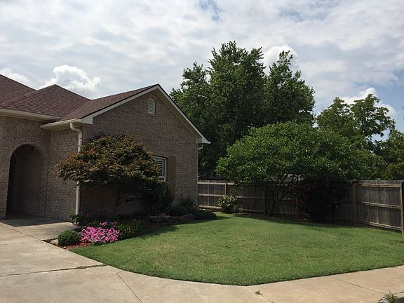 4th image of 300 Savannah Park