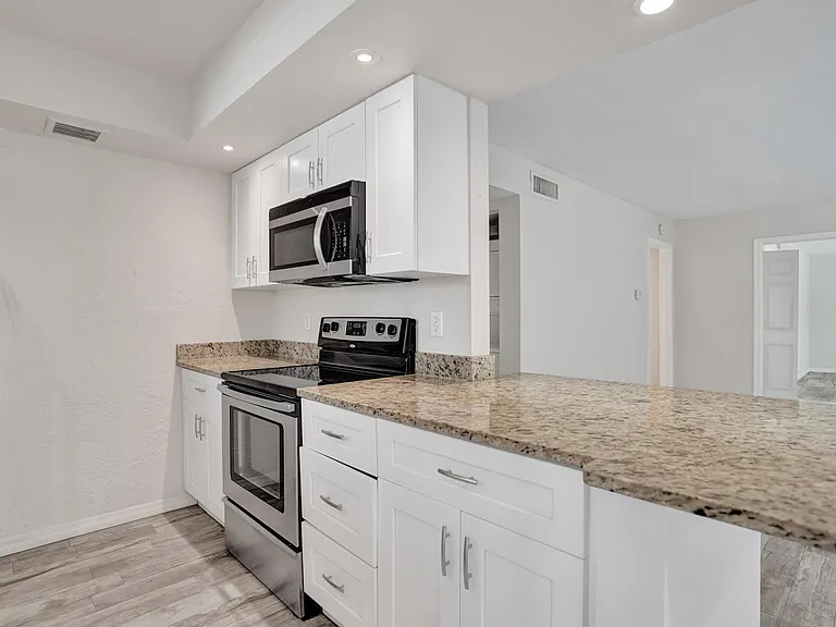 115 SW 1st Ave #1 — Photo 9