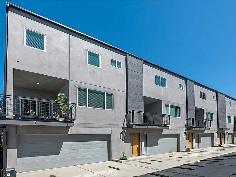 13538 Vanowen St #4 — Photo 2