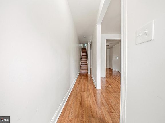 2nd image of 2516 W Pratt St