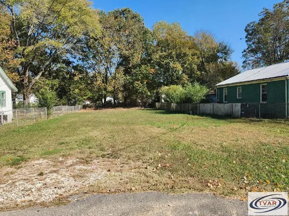 822 Lois St, Paris, TN 38242