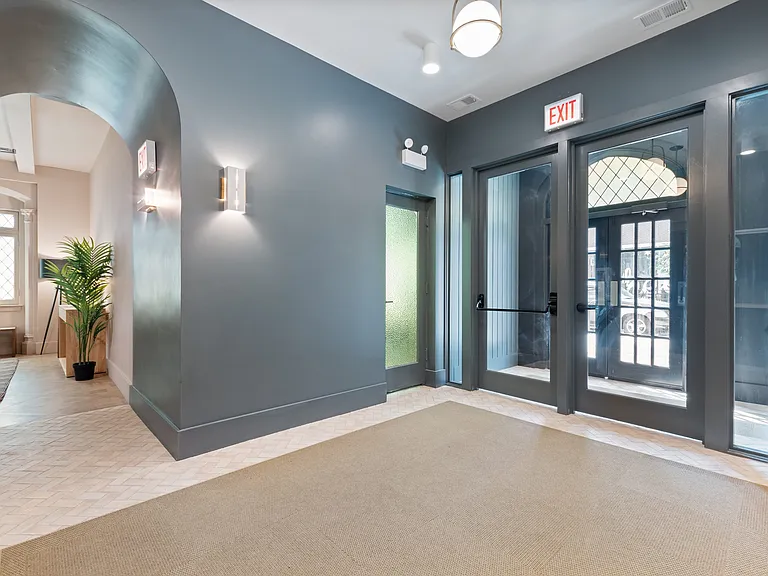 1650 W. Roscoe St. — Photo 14