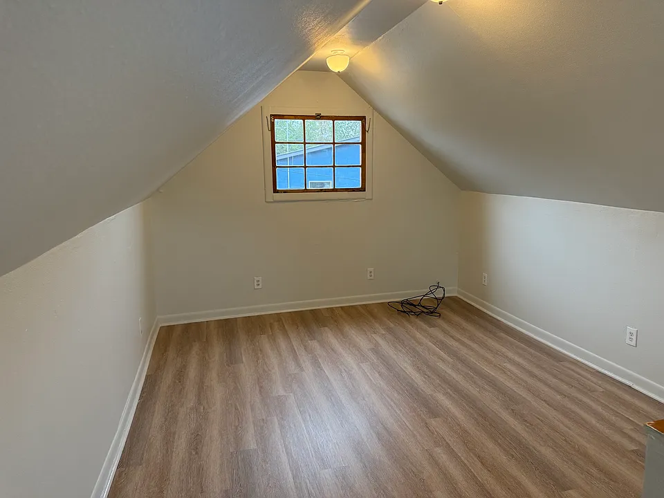 825 H St #1/2