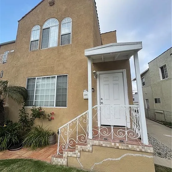 1046 S Citrus Ave — Photo 9