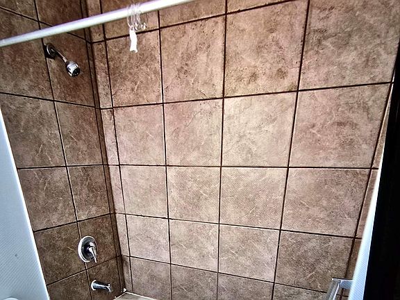 4th image of 754 Laflin St #D7b8d29bd