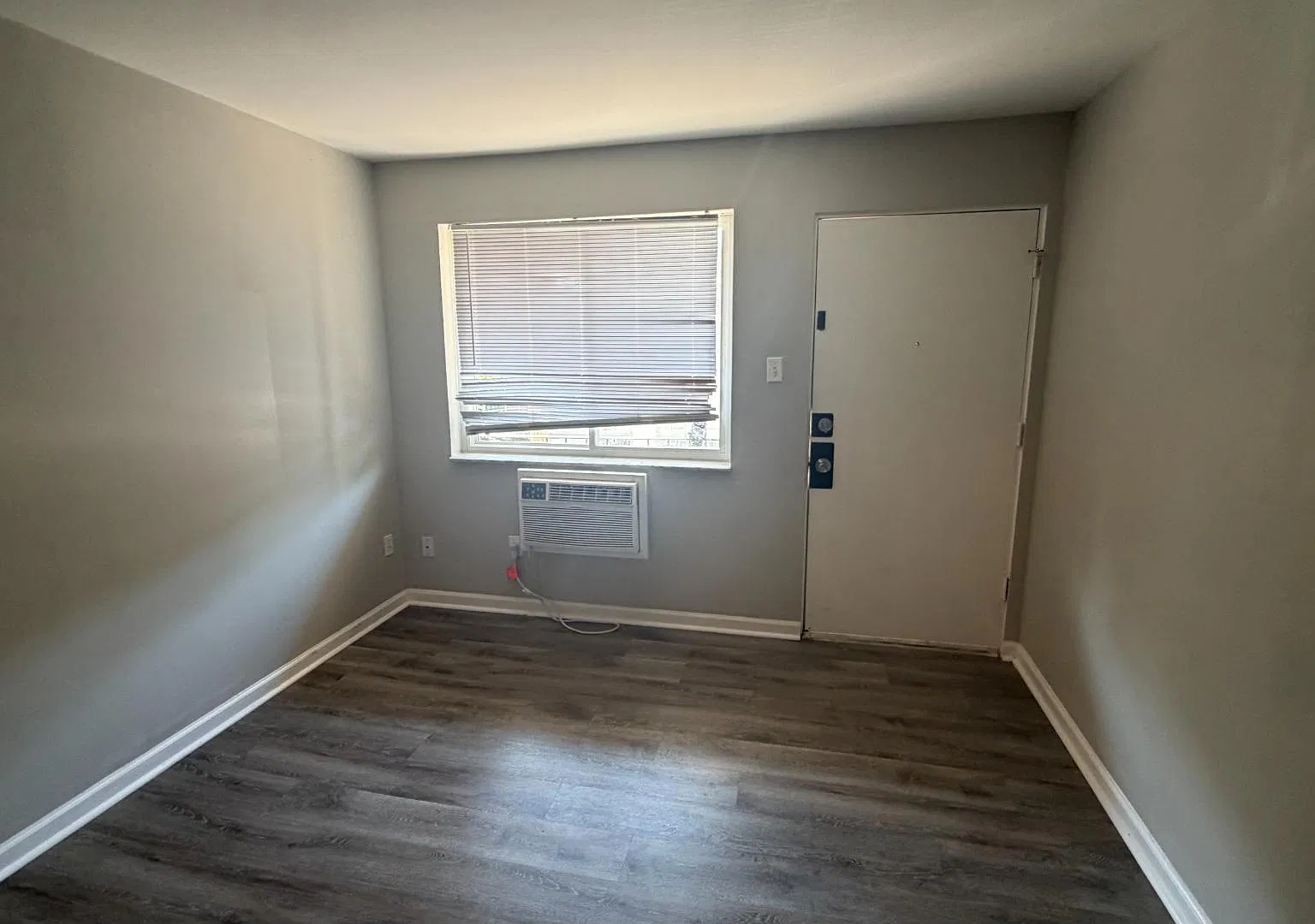 3320 Greenwood Blvd - 10 — Photo 2