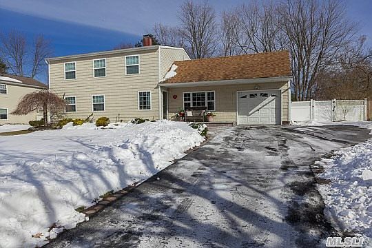 3rd image of 23 Norway Pine Dr