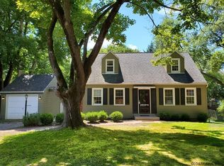 11 Highland Ct, Troy, NY 12180