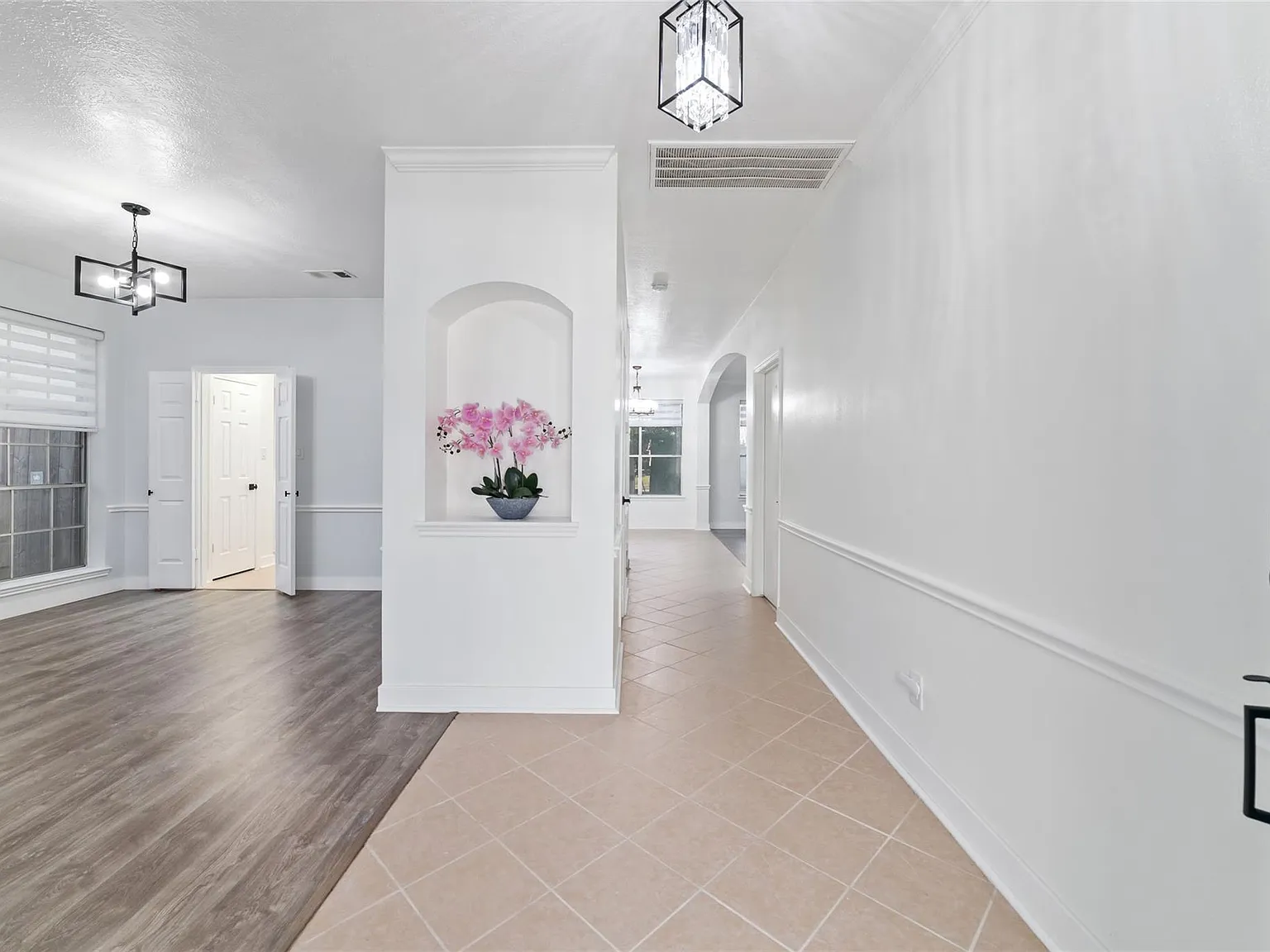 5 bed, 2.5 bath, 2700 sqft, $2,950 — Photo 3